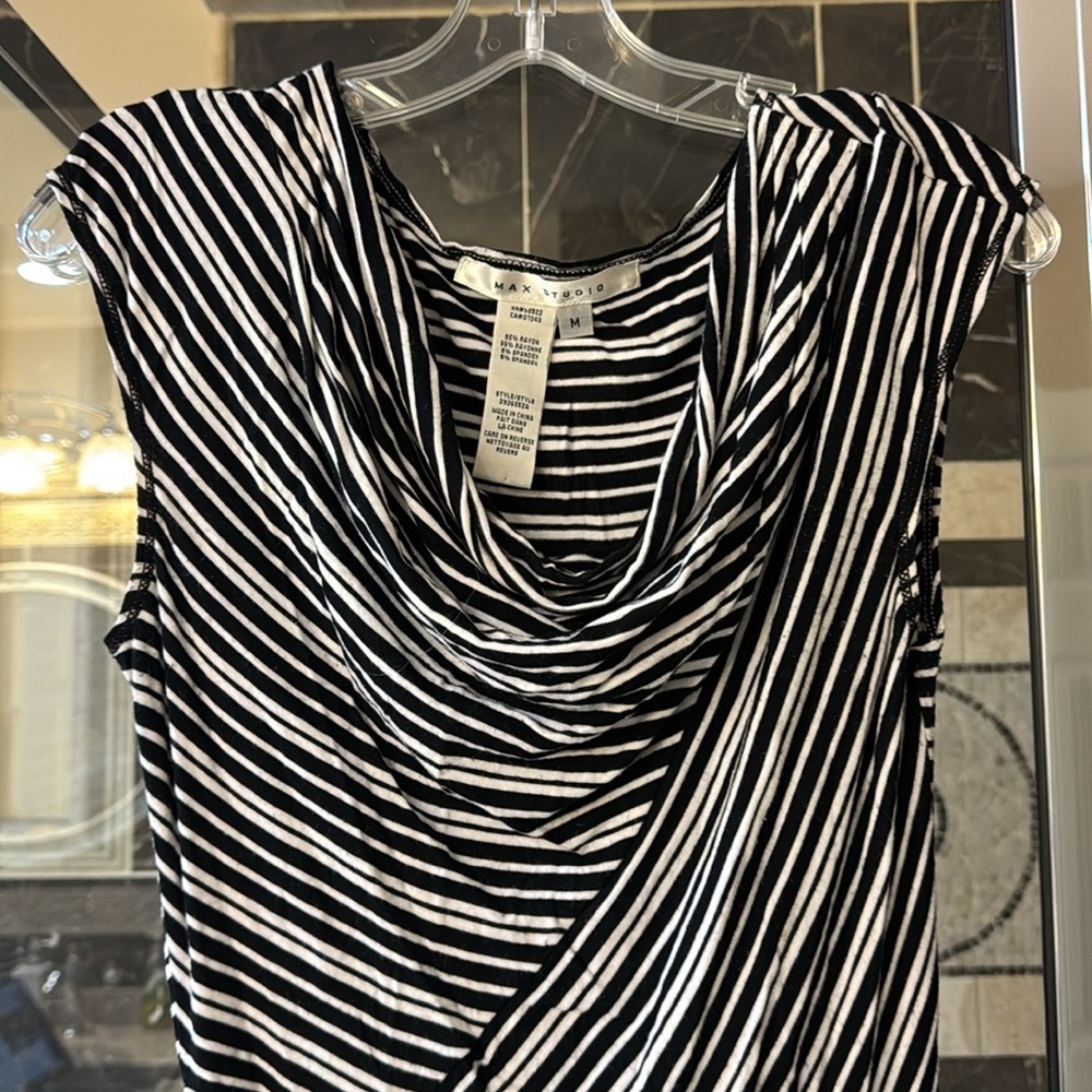 Max Studio dress size M, like new condition.